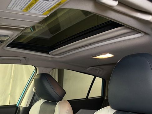 Used 2019 Subaru Crosstrek Hybrid w/ Moonroof Package w/Navigation image 6