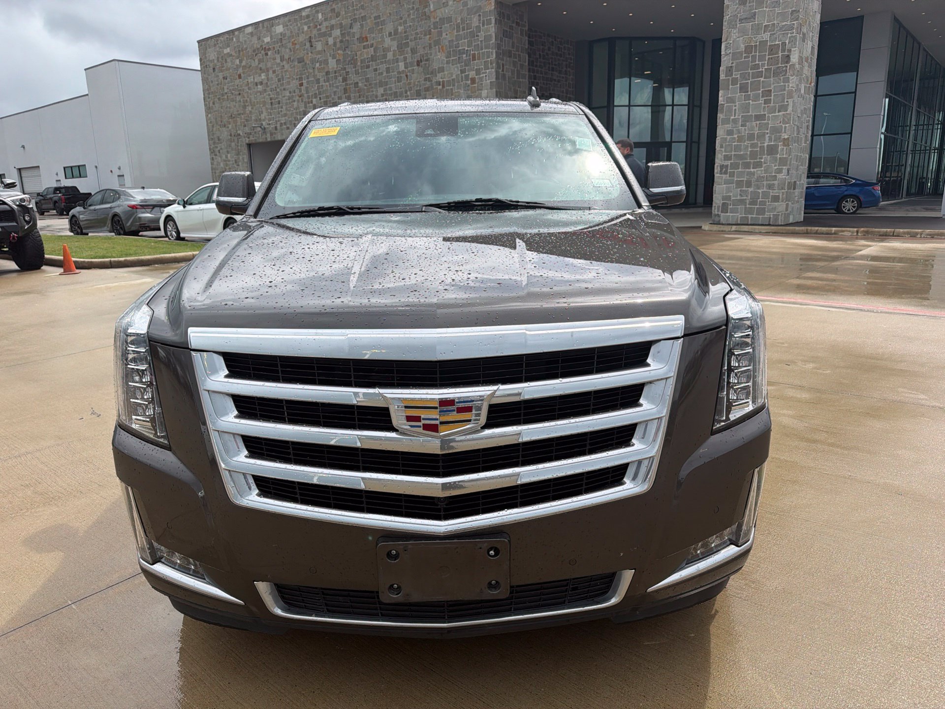Used 2020 Cadillac Escalade Luxury AWD/4WD image 2