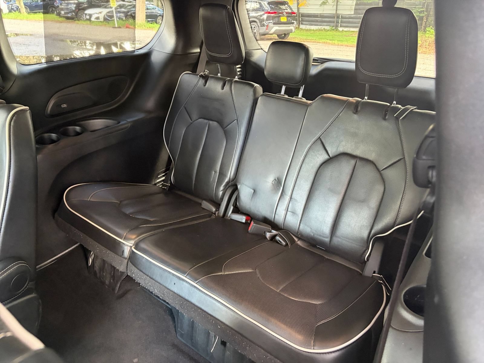 Used 2025 Chrysler Pacifica Limited FWD image 33