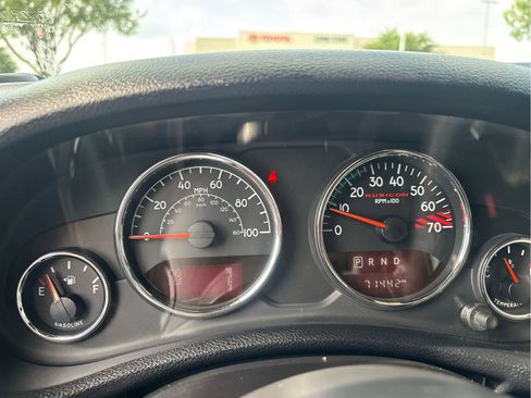 Used 2016 Jeep Wrangler Unlimited Rubicon AWD/4WD image 8