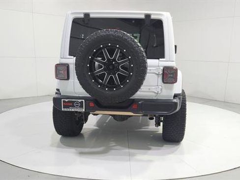 Used 2019 Jeep Wrangler Unlimited Sahara image 6