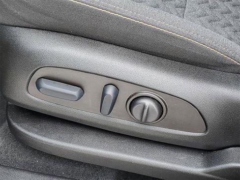 Used 2023 Chevrolet Equinox LT image 6