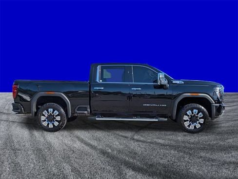 Used 2024 GMC Sierra 2500 Denali w/ Denali Reserve Package AWD/4WD image 3