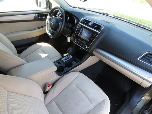 Used 2019 Subaru Outback 2.5i Premium AWD/4WD image 14