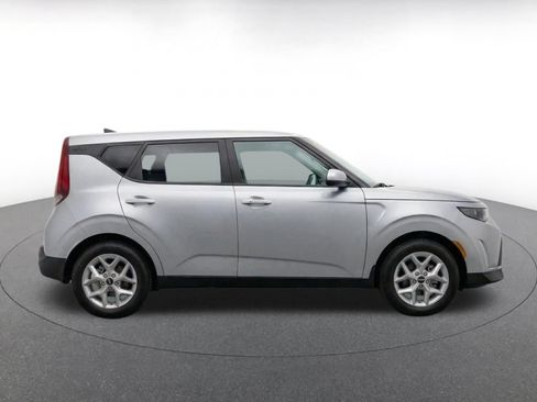 Used 2025 Kia Soul LX w/ LX Technology Package FWD image 10