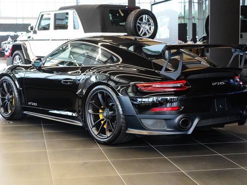 Used 2018 Porsche 911 GT2 RS w/ Weissach Package RWD image 4