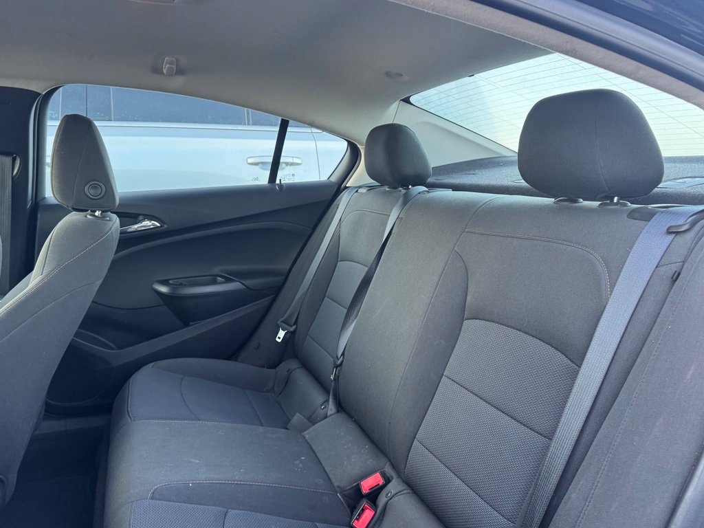 Used 2017 Chevrolet Malibu LT FWD image 19