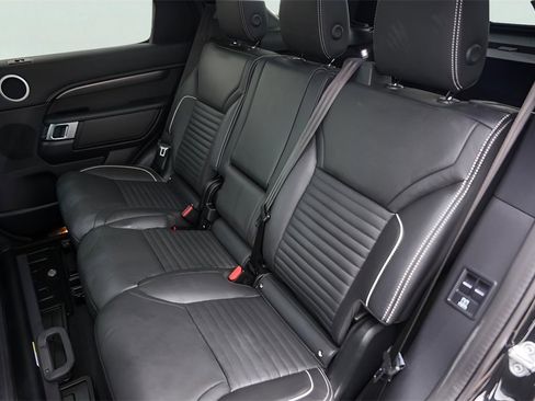 Used 2024 Land Rover Discovery Metropolitan Edition image 29