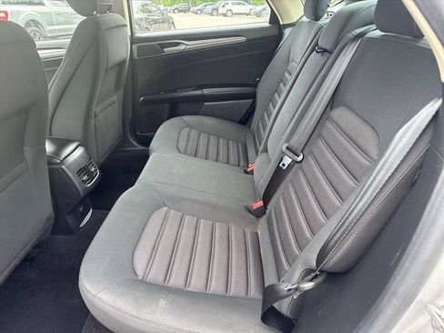 Used 2019 Ford Fusion SE FWD image 15
