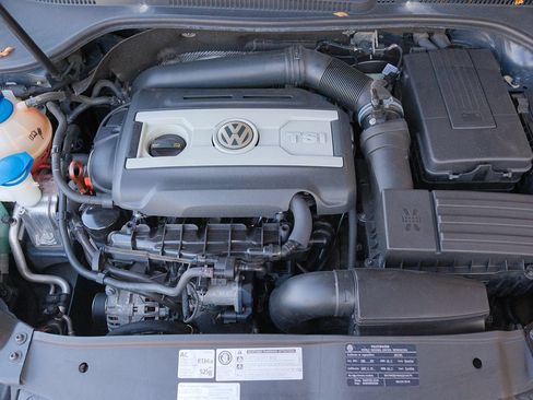 Used 2011 Volkswagen GTI 4-Door FWD image 9