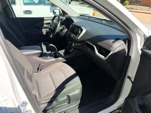 Used 2024 GMC Terrain SLE w/ Driver Convenience Package FWD image 25