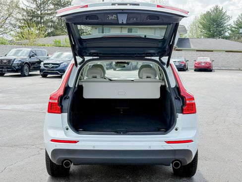 Used 2021 Volvo XC60 T5 Momentum w/ Advanced Package image 33