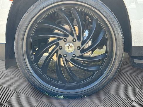 Used 2022 Chevrolet Suburban RST w/ Luxury Package image 28