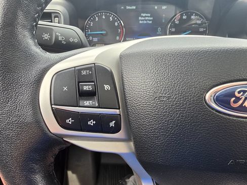 Used 2022 Ford Explorer XLT w/ Equipment Group 202A AWD/4WD image 18