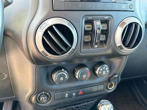 Used 2017 Jeep Wrangler Unlimited Sport w/ Quick Order Package 24S AWD/4WD image 14