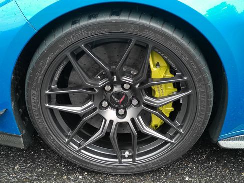 Used 2024 Chevrolet Corvette Z06 w/ Z07 Performance Package RWD image 29