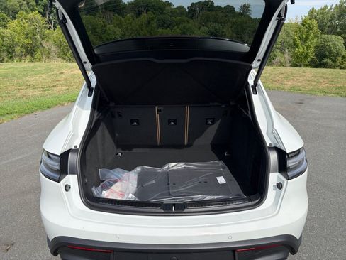 New 2026 Porsche Macan Turbo AWD/4WD image 17