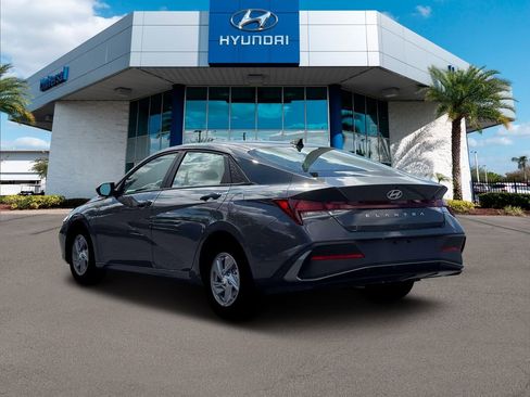 New 2026 Hyundai Elantra SE FWD image 6