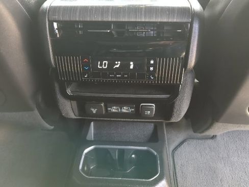 Used 2023 Jeep Wagoneer Series III w/ Premium Group I AWD/4WD image 24