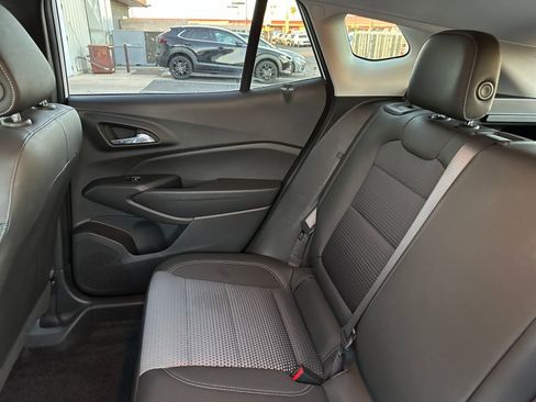 Used 2025 Chevrolet Trax LT image 37