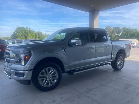 Used 2025 Ford F150 Lariat w/ Equipment Group 501A Mid image 4