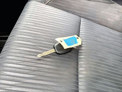 Used 2015 Toyota Highlander Plus FWD image 17