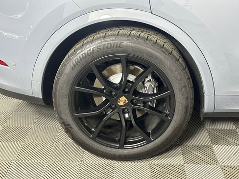 Used 2025 Porsche Cayenne Coupe AWD/4WD image 17