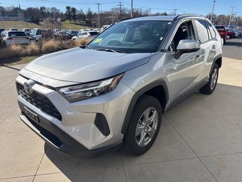 Used 2025 Toyota RAV4 XLE image 3