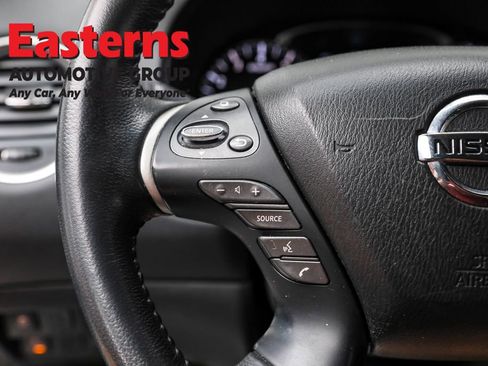 Used 2019 Nissan Pathfinder SV image 15