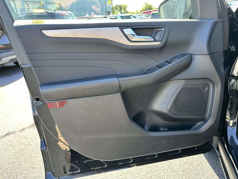 Used 2022 Ford Escape SEL image 9