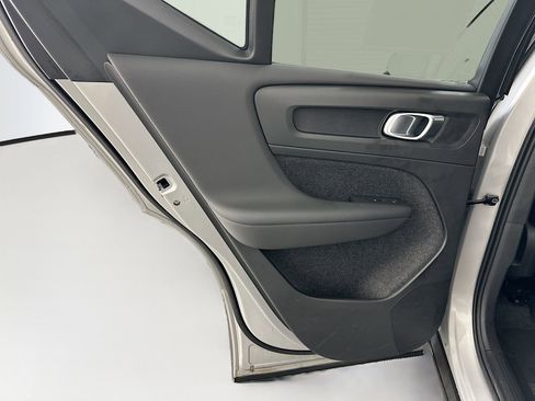 Used 2025 Volvo XC40 B5 Plus image 28