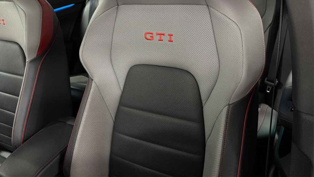 Used 2024 Volkswagen GTI SE FWD image 20