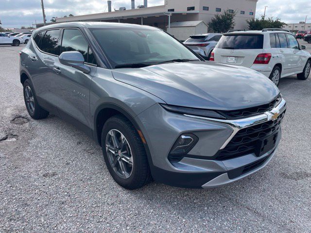 Used 2025 Chevrolet Blazer LT AWD/4WD image 1