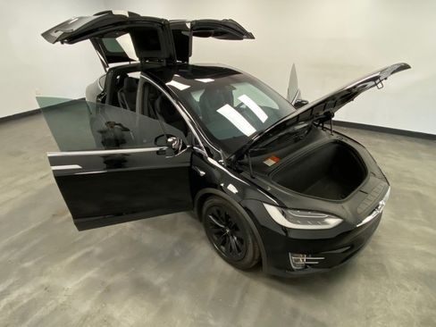 Used 2018 Tesla Model X 75D image 46