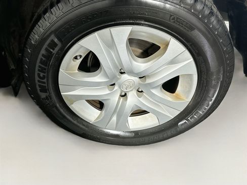 Used 2013 Toyota RAV4 LE FWD image 11
