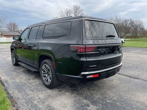 Used 2023 Jeep Wagoneer L Series II image 5