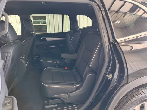 Used 2025 Buick Enclave Preferred AWD/4WD image 21