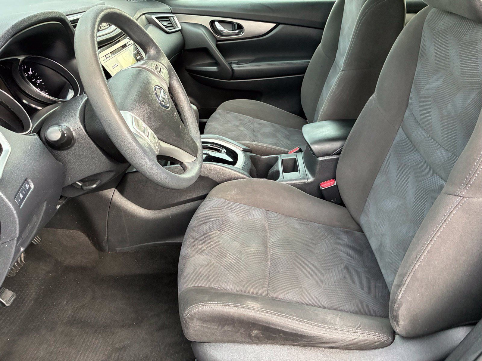 Used 2015 Nissan Rogue SV FWD image 14