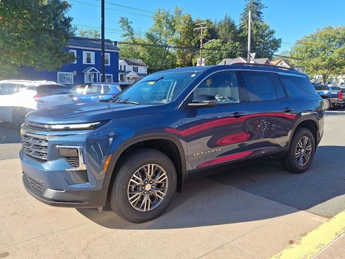 New 2026 Chevrolet Traverse LT image 3