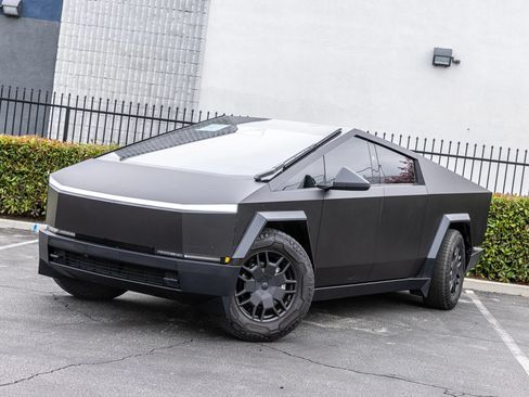 Used 2024 Tesla Cybertruck Cyberbeast AWD/4WD image 16