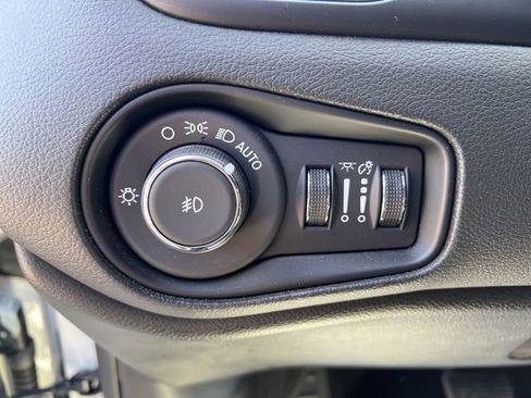 Certified 2023 Jeep Renegade Limited AWD/4WD image 19