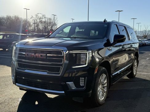 Used 2022 GMC Yukon XL SLT image 3