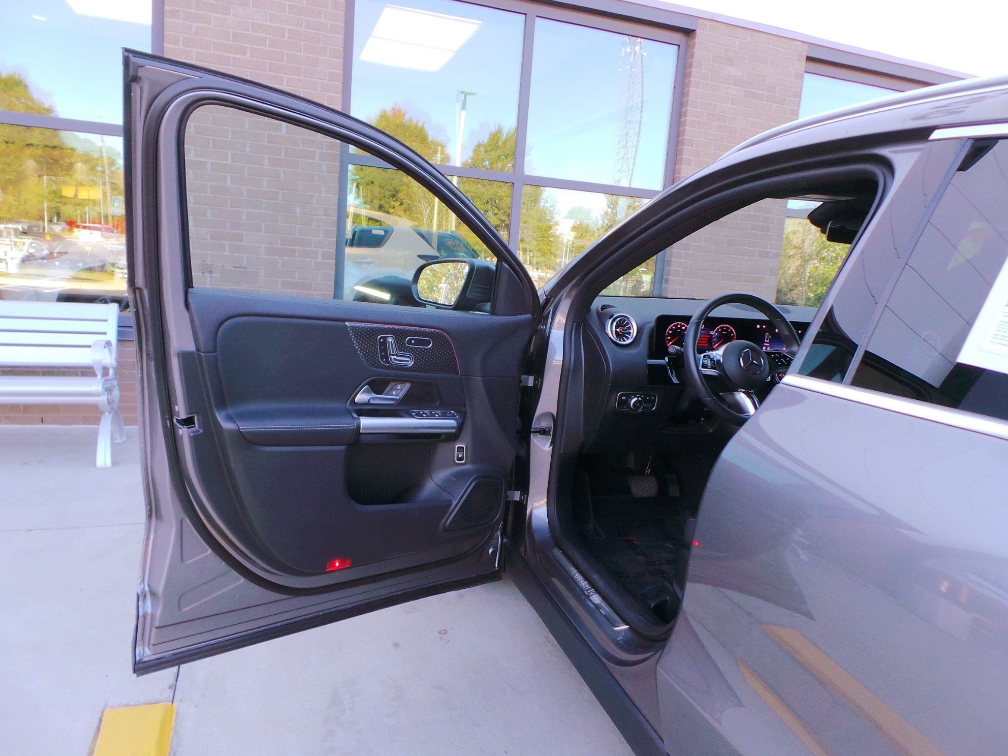 Used 2025 Mercedes-Benz GLA 250 image 22