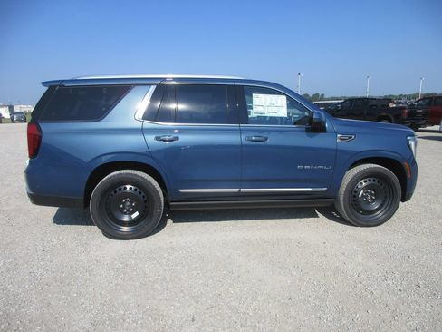 New 2026 GMC Yukon Denali w/ Denali Reserve Package AWD/4WD image 3