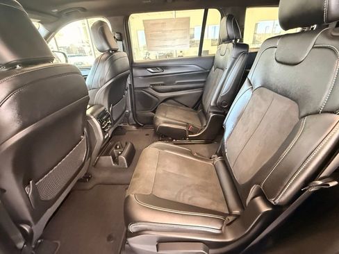 Used 2025 Jeep Grand Cherokee L Altitude image 21