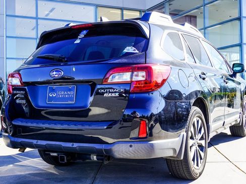 Used 2017 Subaru Outback 2.5i Limited image 9