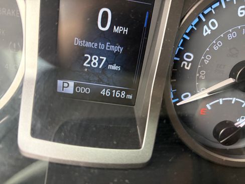 Used 2020 Toyota Tacoma SR5 RWD image 17