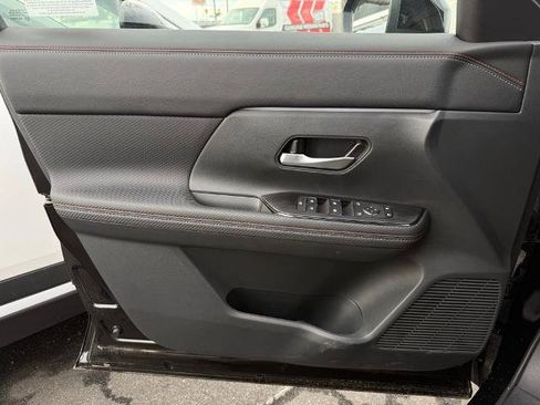 New 2026 Nissan Kicks SR image 18