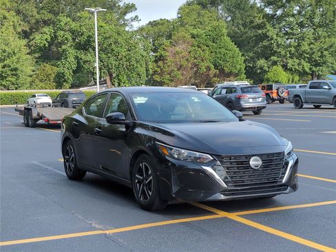 Used 2024 Nissan Sentra SV FWD image 9