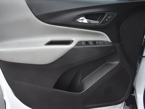 Used 2024 Chevrolet Equinox LS FWD image 11